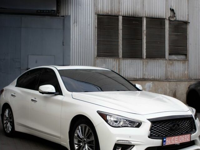 Белый Инфинити Q50, объемом двигателя 3 л и пробегом 111 тыс. км за 15100 $, фото 2 на Automoto.ua