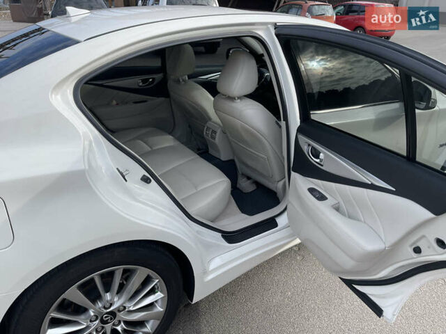 Білий Інфініті Q50, об'ємом двигуна 3 л та пробігом 70 тис. км за 20500 $, фото 23 на Automoto.ua