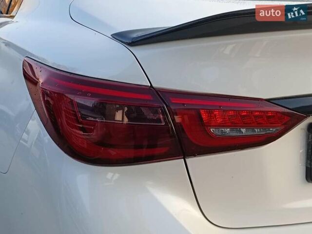 Белый Инфинити Q50, объемом двигателя 3 л и пробегом 71 тыс. км за 19490 $, фото 8 на Automoto.ua