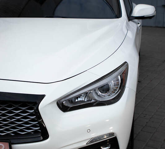 Белый Инфинити Q50, объемом двигателя 3 л и пробегом 111 тыс. км за 16000 $, фото 3 на Automoto.ua