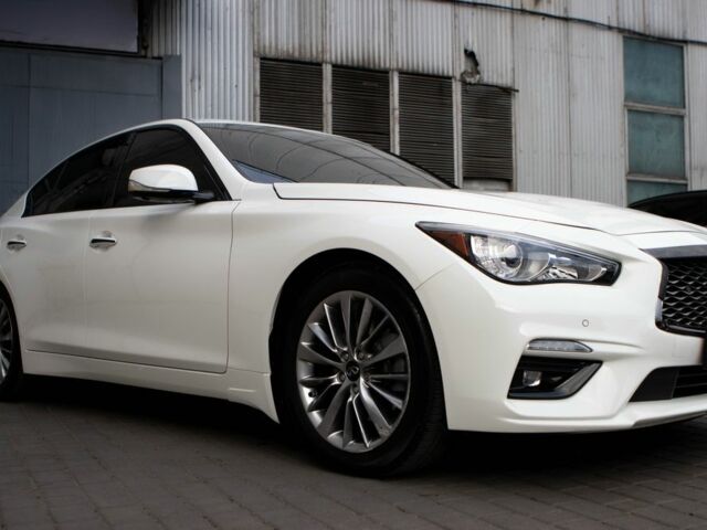 Белый Инфинити Q50, объемом двигателя 3 л и пробегом 111 тыс. км за 15100 $, фото 3 на Automoto.ua