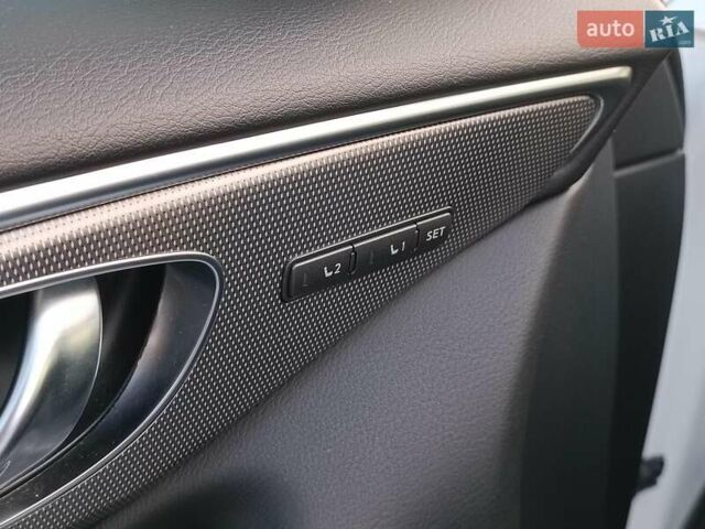 Белый Инфинити Q50, объемом двигателя 3 л и пробегом 71 тыс. км за 19490 $, фото 14 на Automoto.ua