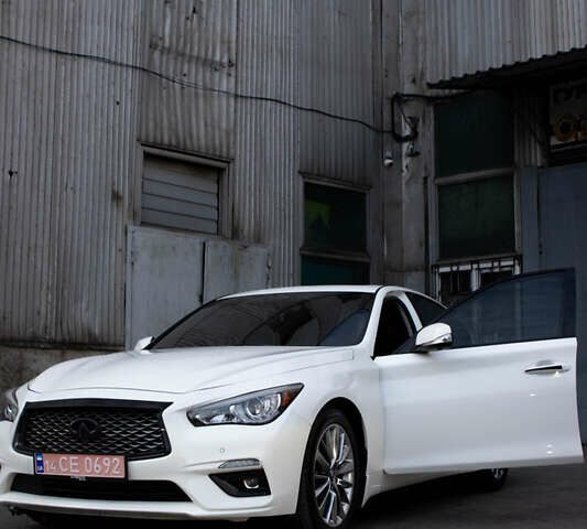 Белый Инфинити Q50, объемом двигателя 3 л и пробегом 111 тыс. км за 16000 $, фото 11 на Automoto.ua