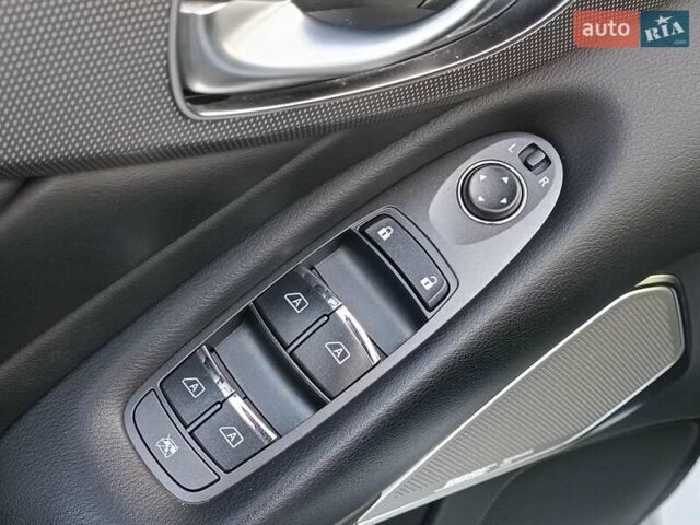 Белый Инфинити Q50, объемом двигателя 3 л и пробегом 71 тыс. км за 19490 $, фото 13 на Automoto.ua