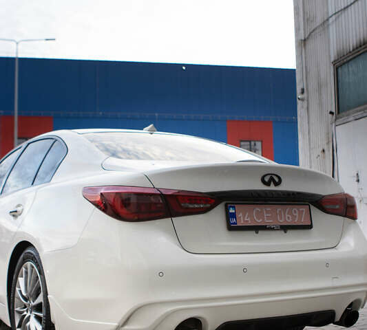 Белый Инфинити Q50, объемом двигателя 3 л и пробегом 111 тыс. км за 16000 $, фото 5 на Automoto.ua