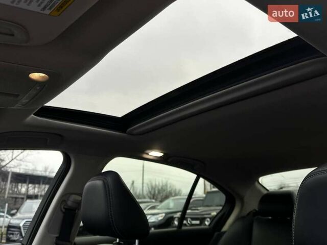 Белый Инфинити Q50, объемом двигателя 3 л и пробегом 71 тыс. км за 18500 $, фото 12 на Automoto.ua