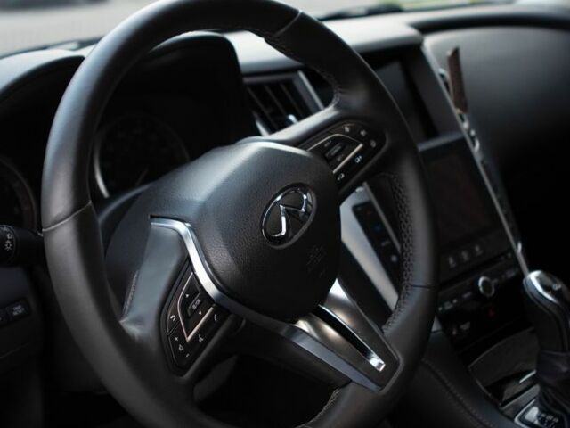 Белый Инфинити Q50, объемом двигателя 3 л и пробегом 111 тыс. км за 15100 $, фото 1 на Automoto.ua