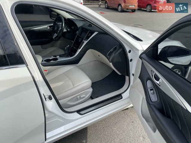 Белый Инфинити Q50, объемом двигателя 3 л и пробегом 70 тыс. км за 19000 $, фото 26 на Automoto.ua