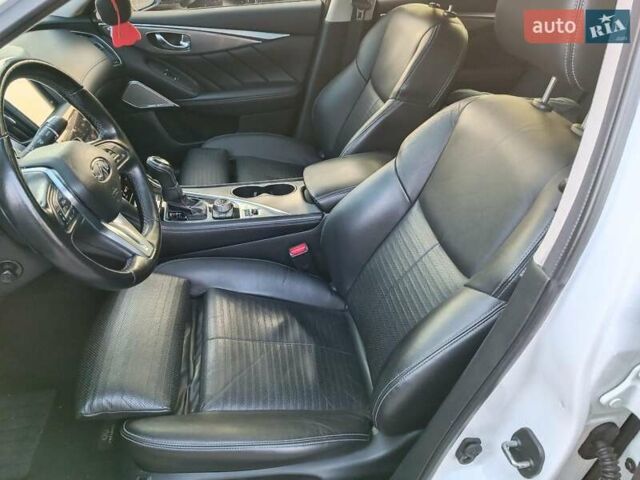 Белый Инфинити Q50, объемом двигателя 3 л и пробегом 71 тыс. км за 19490 $, фото 11 на Automoto.ua