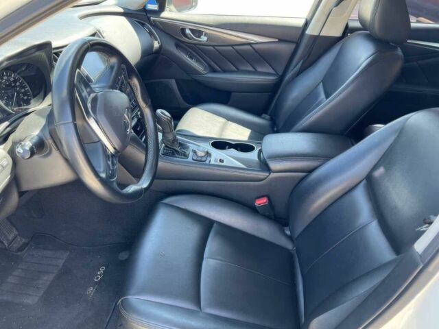 Белый Инфинити Q50, объемом двигателя 3 л и пробегом 28 тыс. км за 8500 $, фото 9 на Automoto.ua