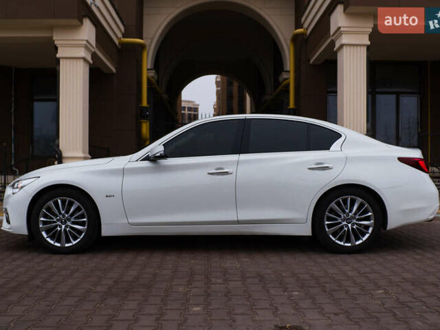 Белый Инфинити Q50, объемом двигателя 1.99 л и пробегом 12 тыс. км за 26500 $, фото 5 на Automoto.ua