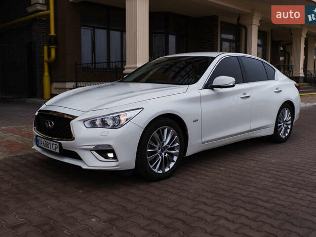 Белый Инфинити Q50, объемом двигателя 1.99 л и пробегом 12 тыс. км за 26500 $, фото 6 на Automoto.ua
