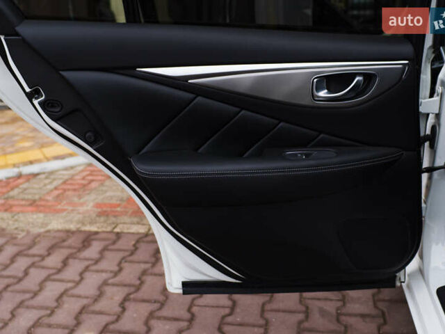 Белый Инфинити Q50, объемом двигателя 1.99 л и пробегом 12 тыс. км за 26500 $, фото 15 на Automoto.ua