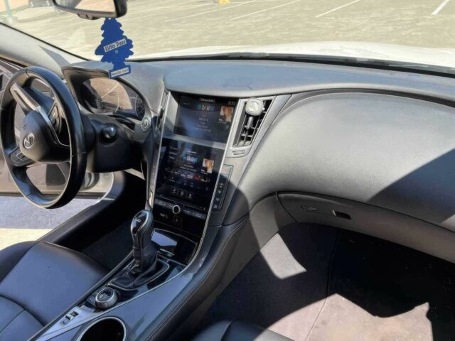 Белый Инфинити Q50, объемом двигателя 3 л и пробегом 28 тыс. км за 8500 $, фото 7 на Automoto.ua