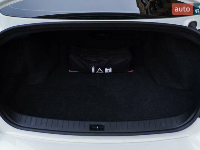 Белый Инфинити Q50, объемом двигателя 1.99 л и пробегом 12 тыс. км за 26500 $, фото 21 на Automoto.ua