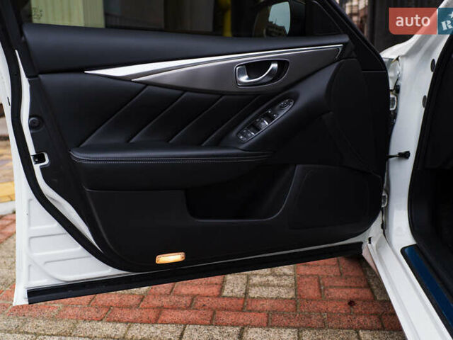 Белый Инфинити Q50, объемом двигателя 1.99 л и пробегом 12 тыс. км за 26500 $, фото 16 на Automoto.ua