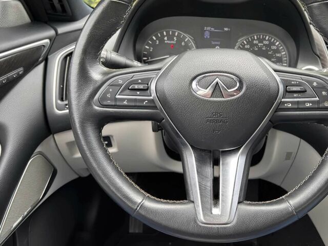 Білий Інфініті Q50, об'ємом двигуна 3 л та пробігом 37 тис. км за 12000 $, фото 9 на Automoto.ua