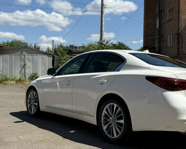 Белый Инфинити Q50, объемом двигателя 3 л и пробегом 1 тыс. км за 24500 $, фото 6 на Automoto.ua