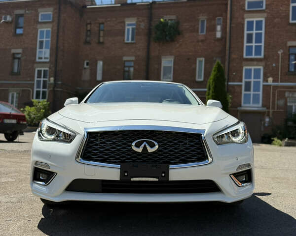 Белый Инфинити Q50, объемом двигателя 3 л и пробегом 1 тыс. км за 24500 $, фото 1 на Automoto.ua