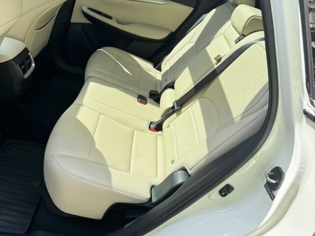 Белый Инфинити Q50, объемом двигателя 2 л и пробегом 68 тыс. км за 28500 $, фото 5 на Automoto.ua