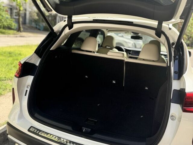 Белый Инфинити Q50, объемом двигателя 2 л и пробегом 68 тыс. км за 28500 $, фото 7 на Automoto.ua