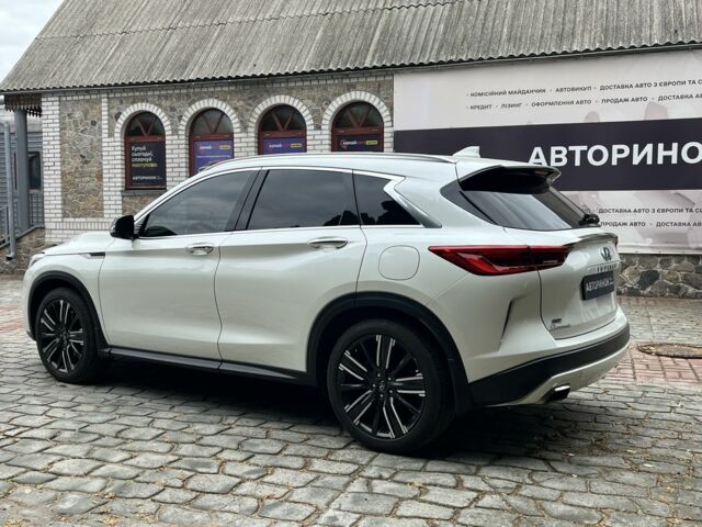 Белый Инфинити Q50, объемом двигателя 2 л и пробегом 198 тыс. км за 22999 $, фото 5 на Automoto.ua