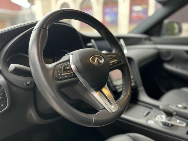 Белый Инфинити Q50, объемом двигателя 2 л и пробегом 198 тыс. км за 22999 $, фото 14 на Automoto.ua