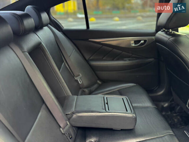 Черный Инфинити Q50, объемом двигателя 3.7 л и пробегом 202 тыс. км за 14000 $, фото 20 на Automoto.ua