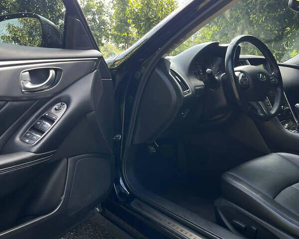 Чорний Інфініті Q50, об'ємом двигуна 3.7 л та пробігом 137 тис. км за 14000 $, фото 35 на Automoto.ua