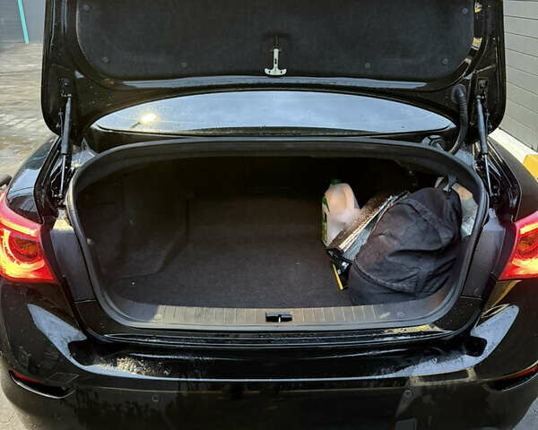 Черный Инфинити Q50, объемом двигателя 2.14 л и пробегом 220 тыс. км за 12890 $, фото 4 на Automoto.ua