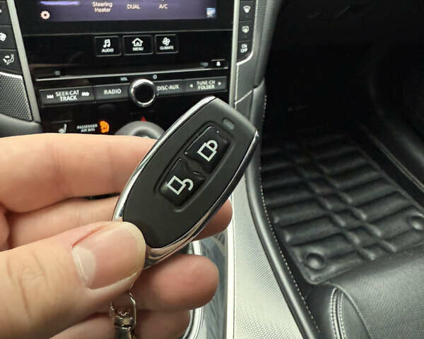 Черный Инфинити Q50, объемом двигателя 3.7 л и пробегом 150 тыс. км за 14650 $, фото 57 на Automoto.ua