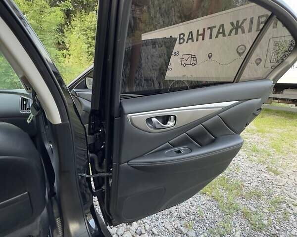 Черный Инфинити Q50, объемом двигателя 3.7 л и пробегом 209 тыс. км за 15000 $, фото 63 на Automoto.ua