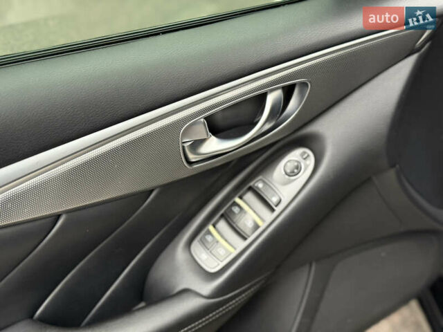 Черный Инфинити Q50, объемом двигателя 3.7 л и пробегом 150 тыс. км за 14650 $, фото 16 на Automoto.ua