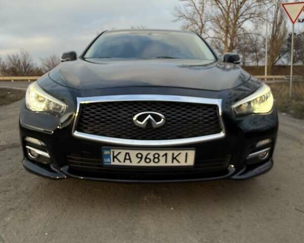 Чорний Інфініті Q50, об'ємом двигуна 2 л та пробігом 178 тис. км за 12800 $, фото 5 на Automoto.ua