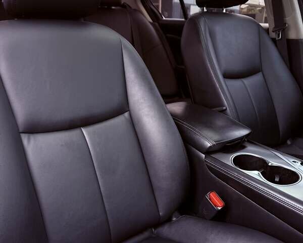 Черный Инфинити Q50, объемом двигателя 3.7 л и пробегом 102 тыс. км за 13800 $, фото 1 на Automoto.ua