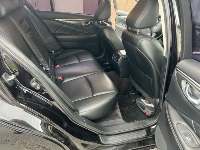 Черный Инфинити Q50, объемом двигателя 2.1 л и пробегом 240 тыс. км за 14900 $, фото 8 на Automoto.ua