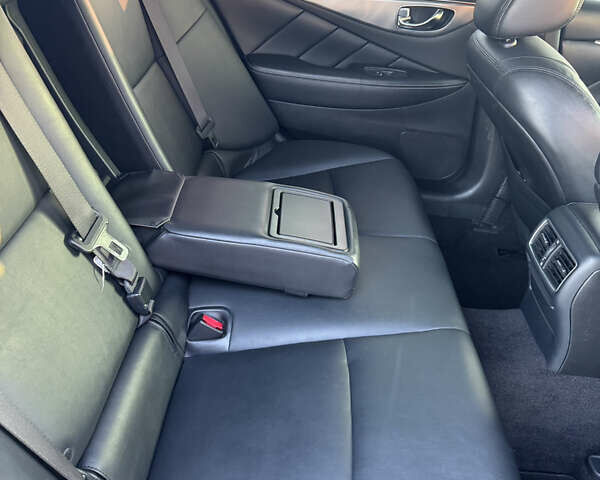 Чорний Інфініті Q50, об'ємом двигуна 3 л та пробігом 142 тис. км за 12500 $, фото 22 на Automoto.ua