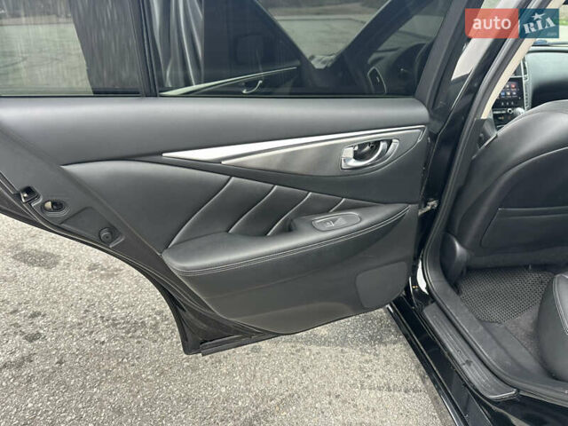 Черный Инфинити Q50, объемом двигателя 3 л и пробегом 80 тыс. км за 13300 $, фото 12 на Automoto.ua