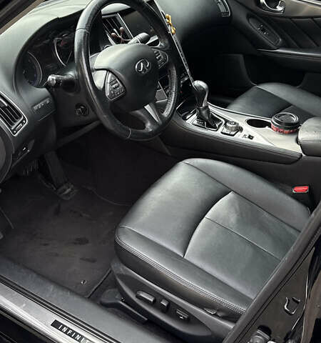 Черный Инфинити Q50, объемом двигателя 1.99 л и пробегом 150 тыс. км за 11499 $, фото 5 на Automoto.ua