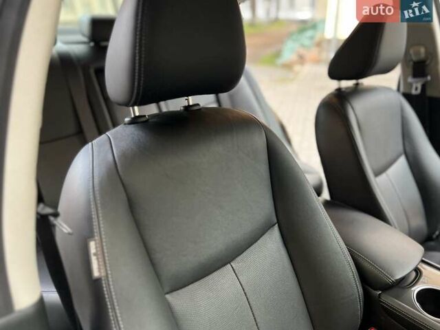 Черный Инфинити Q50, объемом двигателя 2 л и пробегом 53 тыс. км за 18900 $, фото 118 на Automoto.ua