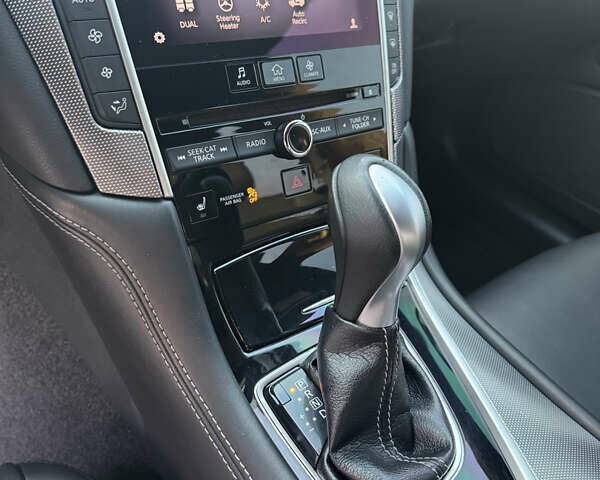 Чорний Інфініті Q50, об'ємом двигуна 3 л та пробігом 142 тис. км за 12500 $, фото 16 на Automoto.ua
