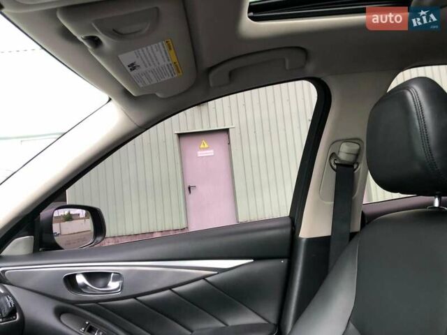 Чорний Інфініті Q50, об'ємом двигуна 3 л та пробігом 144 тис. км за 15350 $, фото 16 на Automoto.ua