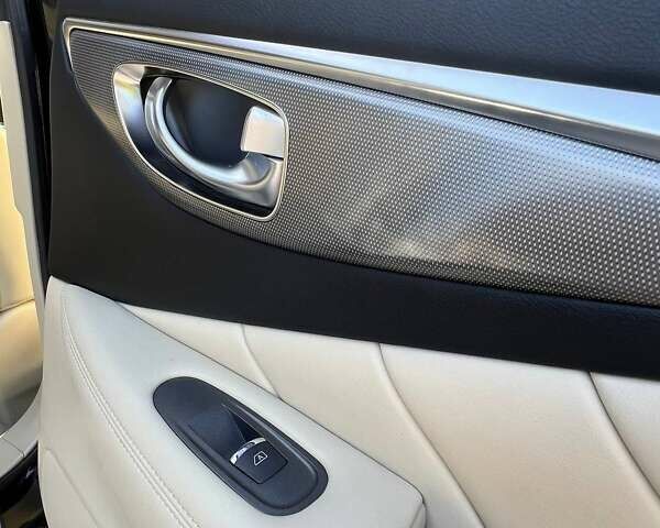 Чорний Інфініті Q50, об'ємом двигуна 3 л та пробігом 157 тис. км за 12500 $, фото 51 на Automoto.ua