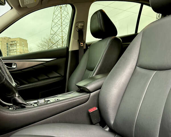 Черный Инфинити Q50, объемом двигателя 3 л и пробегом 155 тыс. км за 12000 $, фото 25 на Automoto.ua