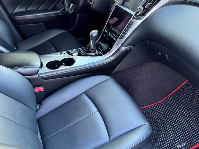 Чорний Інфініті Q50, об'ємом двигуна 3 л та пробігом 97 тис. км за 16200 $, фото 12 на Automoto.ua