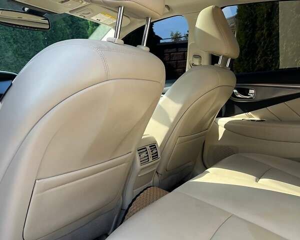 Чорний Інфініті Q50, об'ємом двигуна 3 л та пробігом 157 тис. км за 12500 $, фото 32 на Automoto.ua
