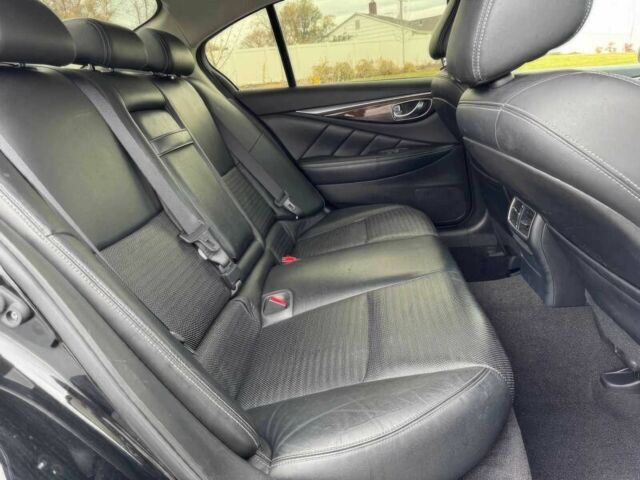 Чорний Інфініті Q50, об'ємом двигуна 3 л та пробігом 77 тис. км за 11400 $, фото 11 на Automoto.ua