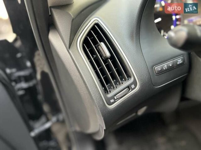 Черный Инфинити Q50, объемом двигателя 2 л и пробегом 53 тыс. км за 18900 $, фото 90 на Automoto.ua