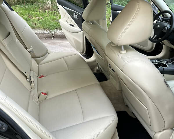 Чорний Інфініті Q50, об'ємом двигуна 2.14 л та пробігом 216 тис. км за 16400 $, фото 14 на Automoto.ua