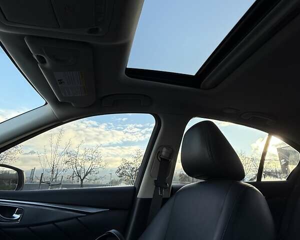 Черный Инфинити Q50, объемом двигателя 1.99 л и пробегом 140 тыс. км за 14500 $, фото 7 на Automoto.ua